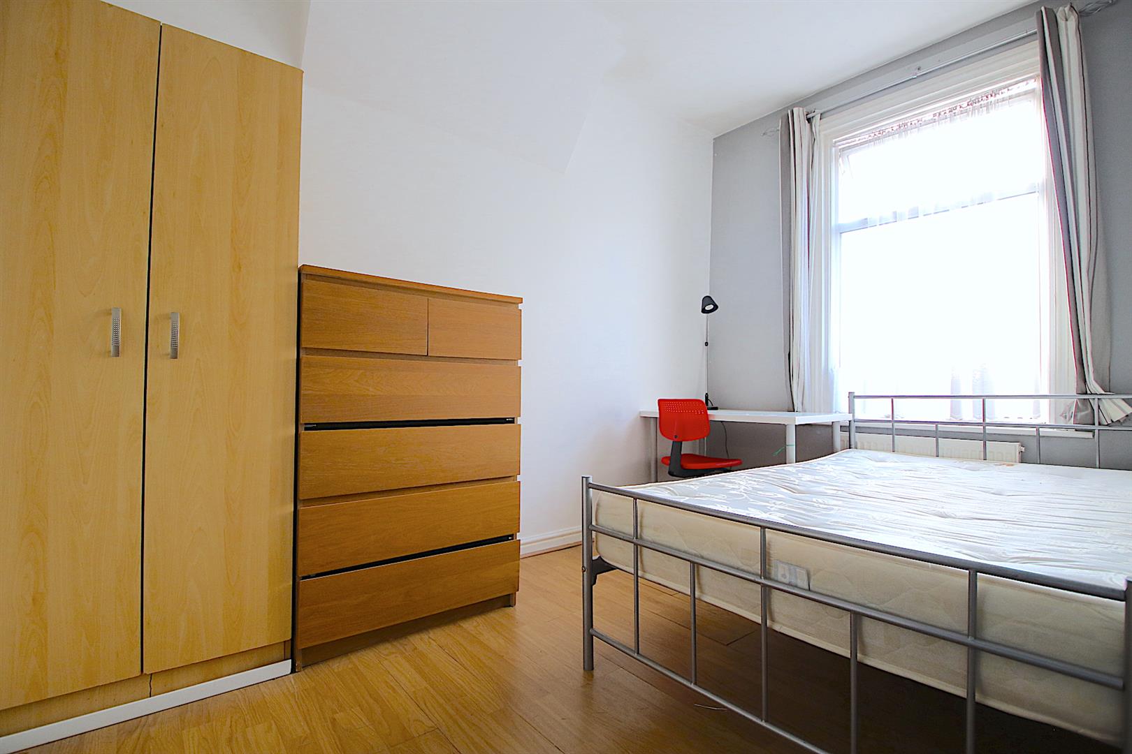 Room 5, 50 Portree Street, London photo 5