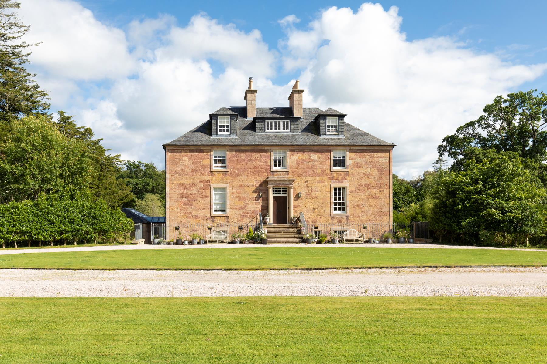 5 bedroom detached house for sale 0