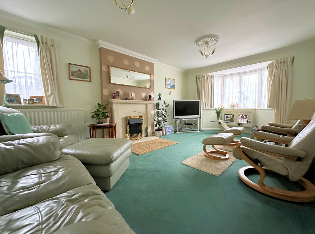 24, Portchester Heights, Fareham photo 3