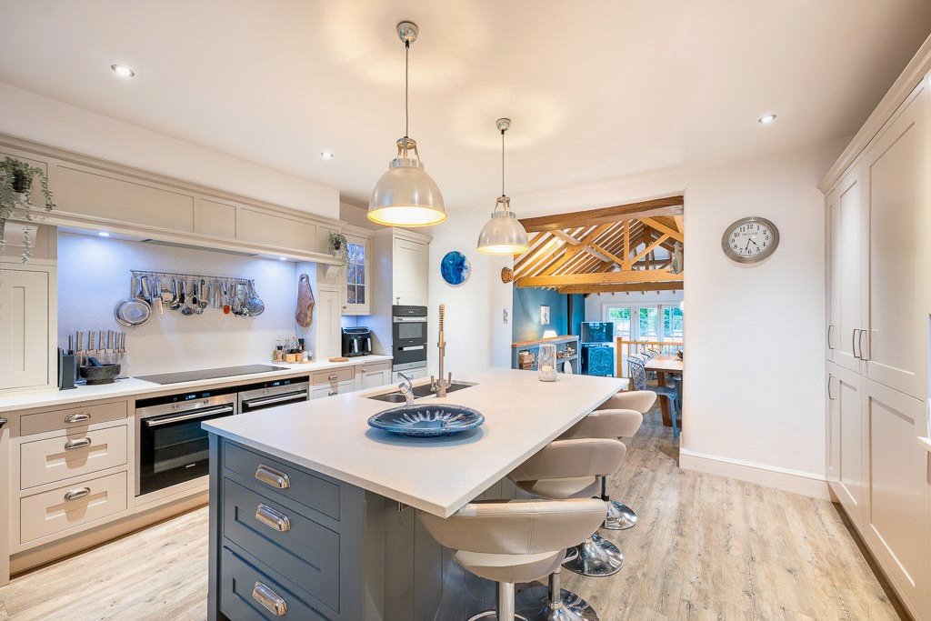 4 bedroom semi-detached house for sale 0