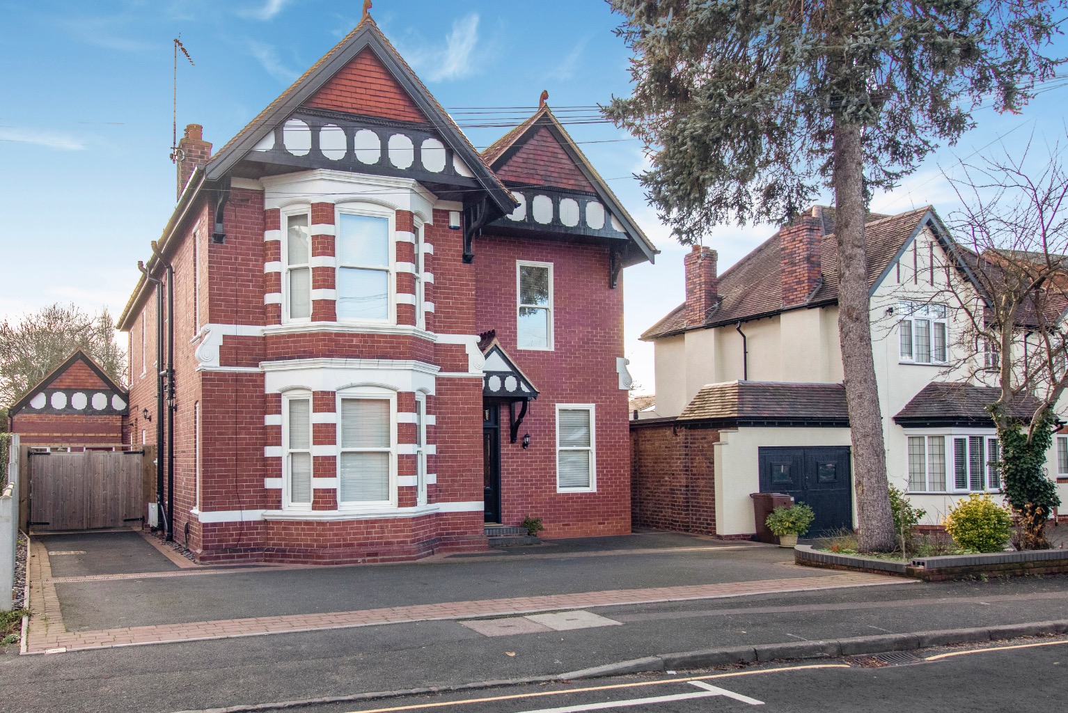5 bedroom detached house for sale 0