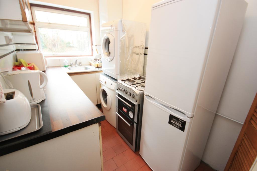 27, Hoylake Road, London photo 5