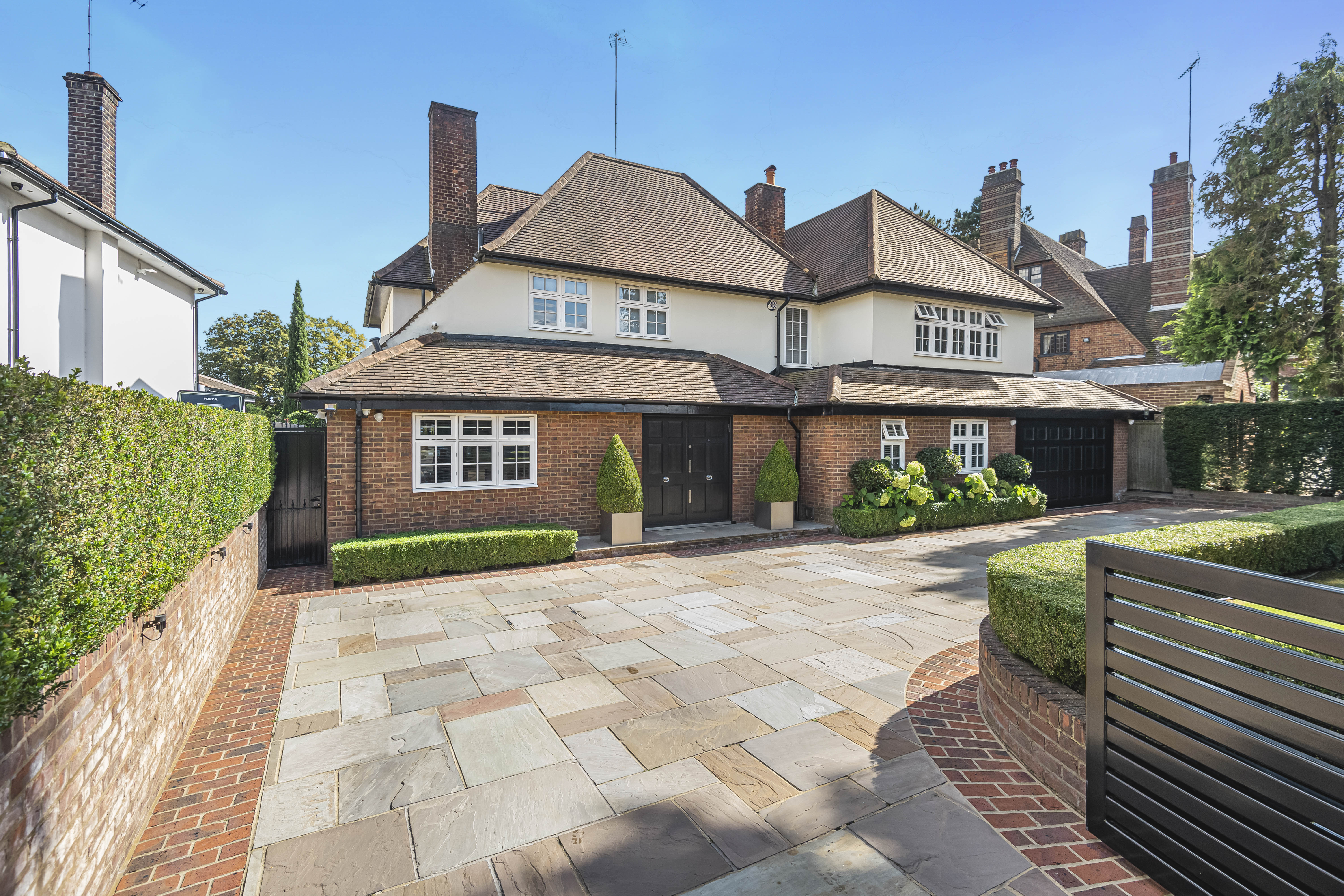 6 bedroom detached house for sale