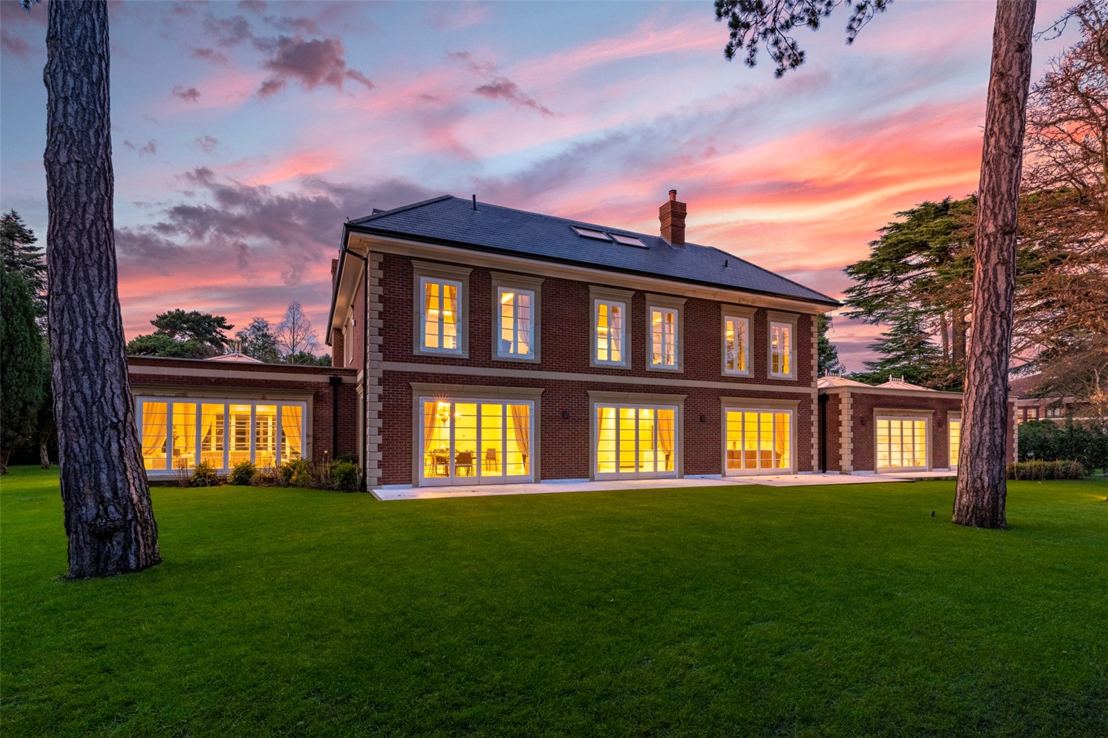 8 bedroom detached house for sale 0