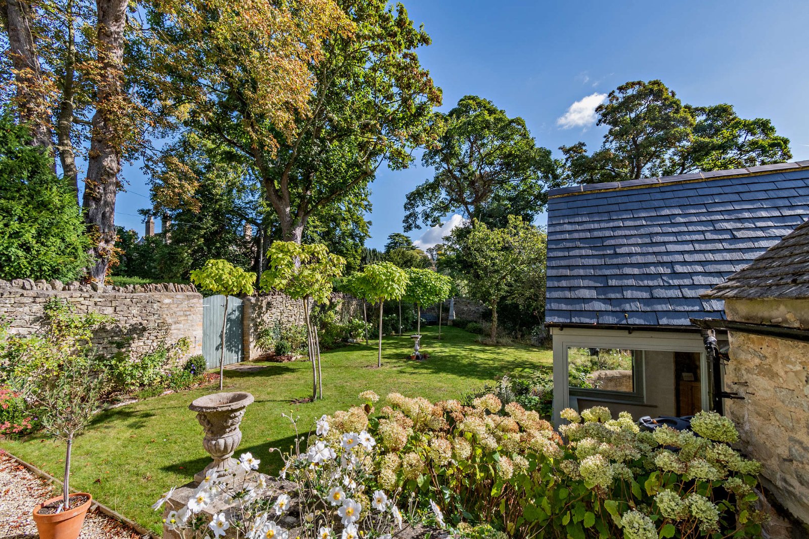 5 bedroom detached house for sale 0