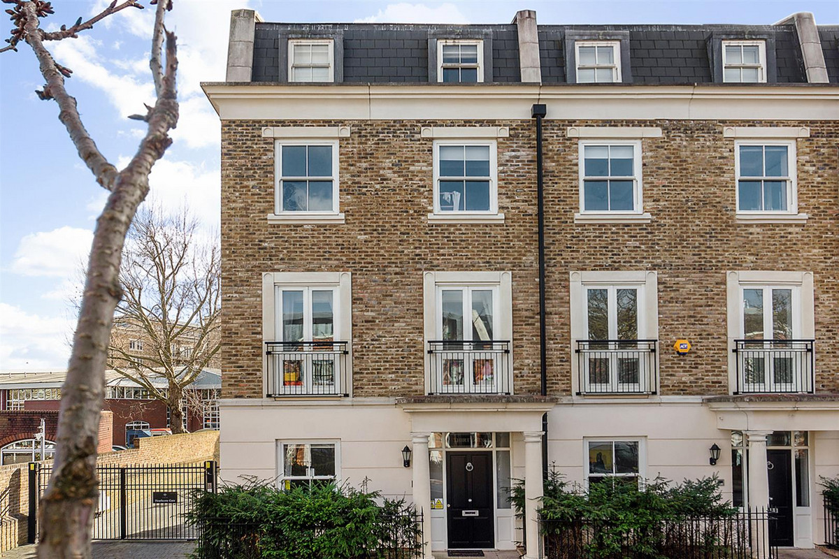 5 bedroom end terrace house for sale 0