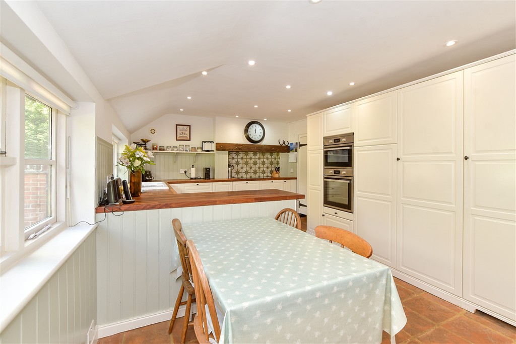 4 bedroom detached house for sale 0