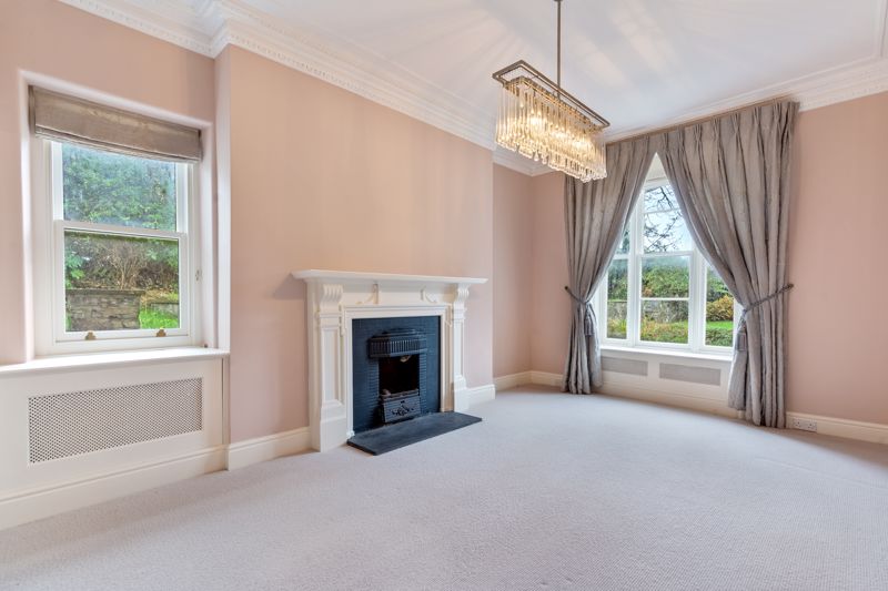 6 bedroom detached house for sale 0