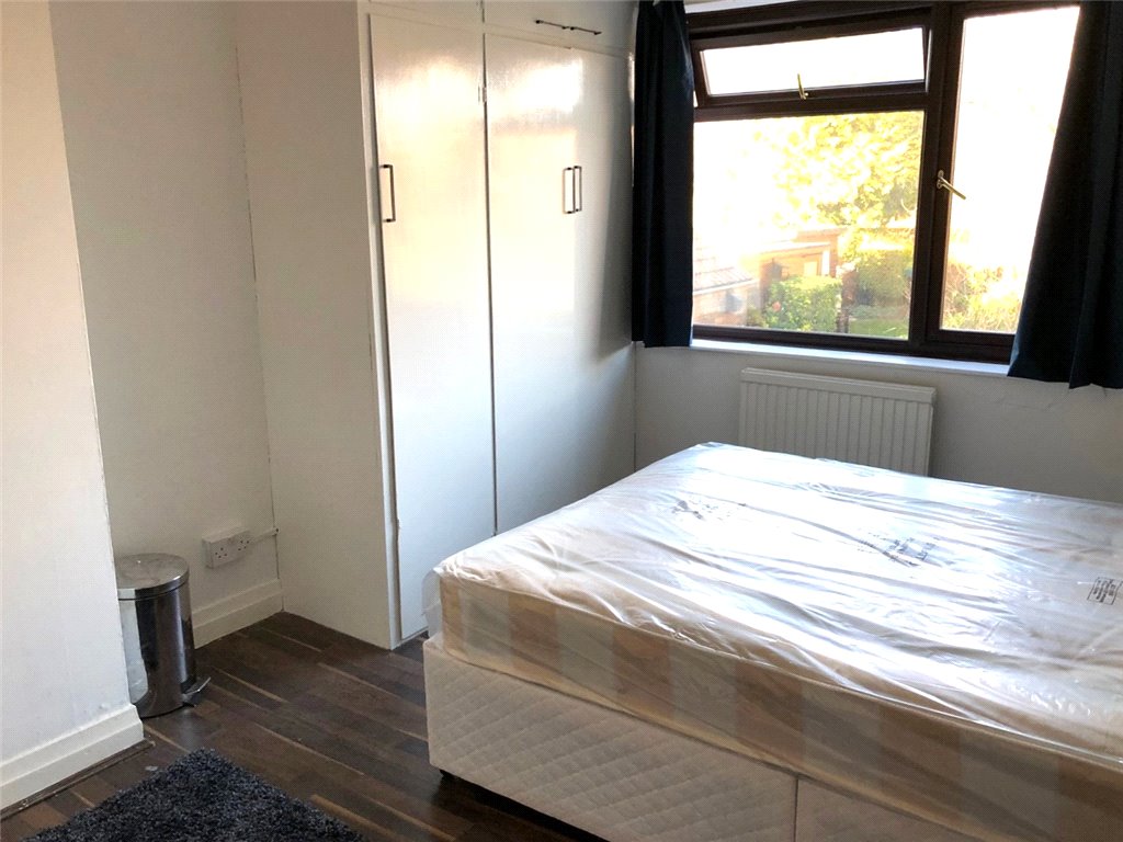 Room 2, 3, Woodrow Close, Greenford photo 5