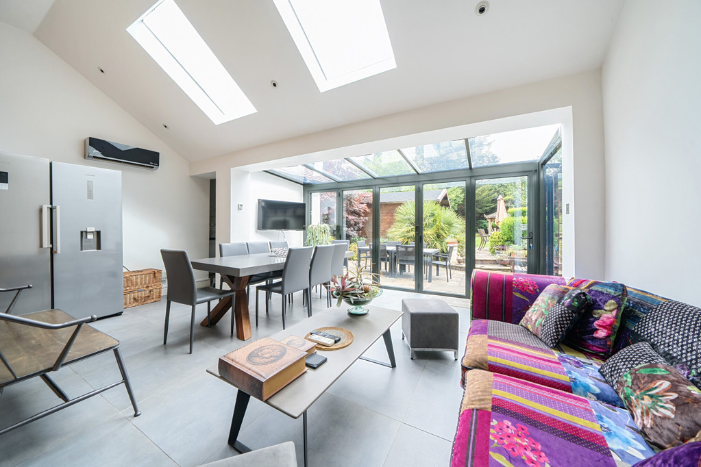 6 bedroom detached house for sale 0