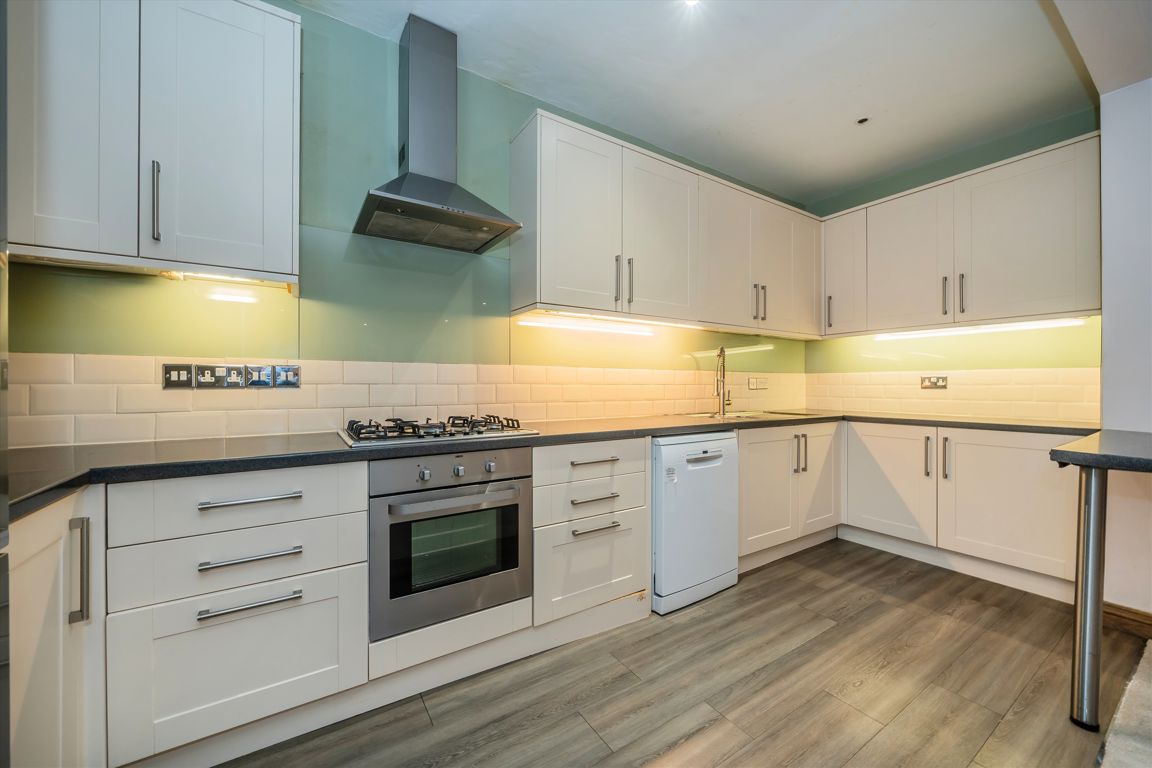 3 bedroom flat for sale 0