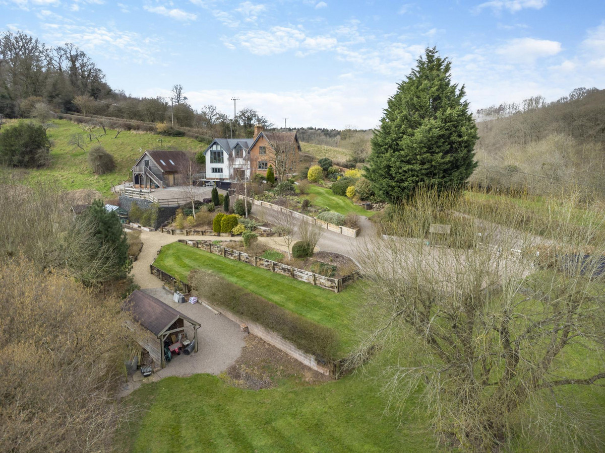 5 bedroom detached house for sale 0