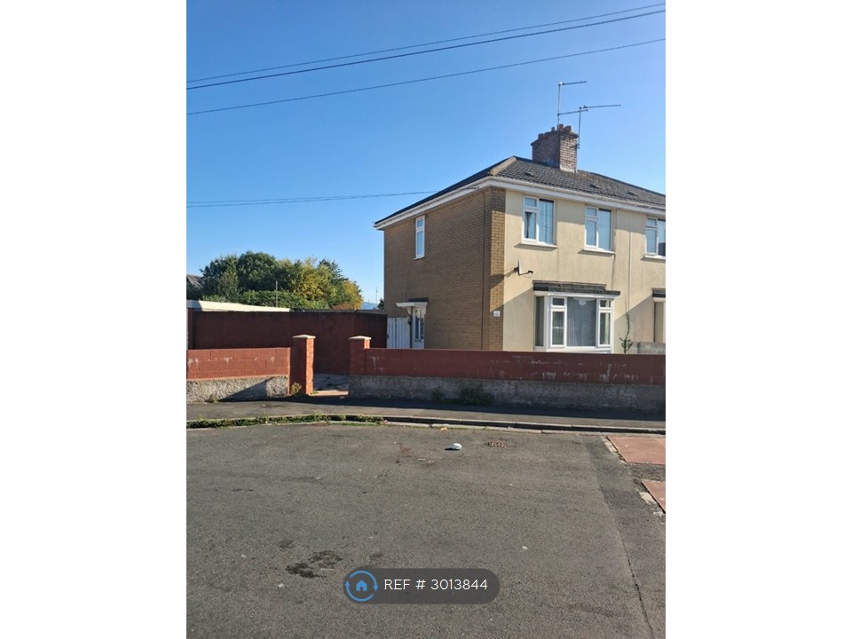 Maesglas Crescent, Newport photo 4
