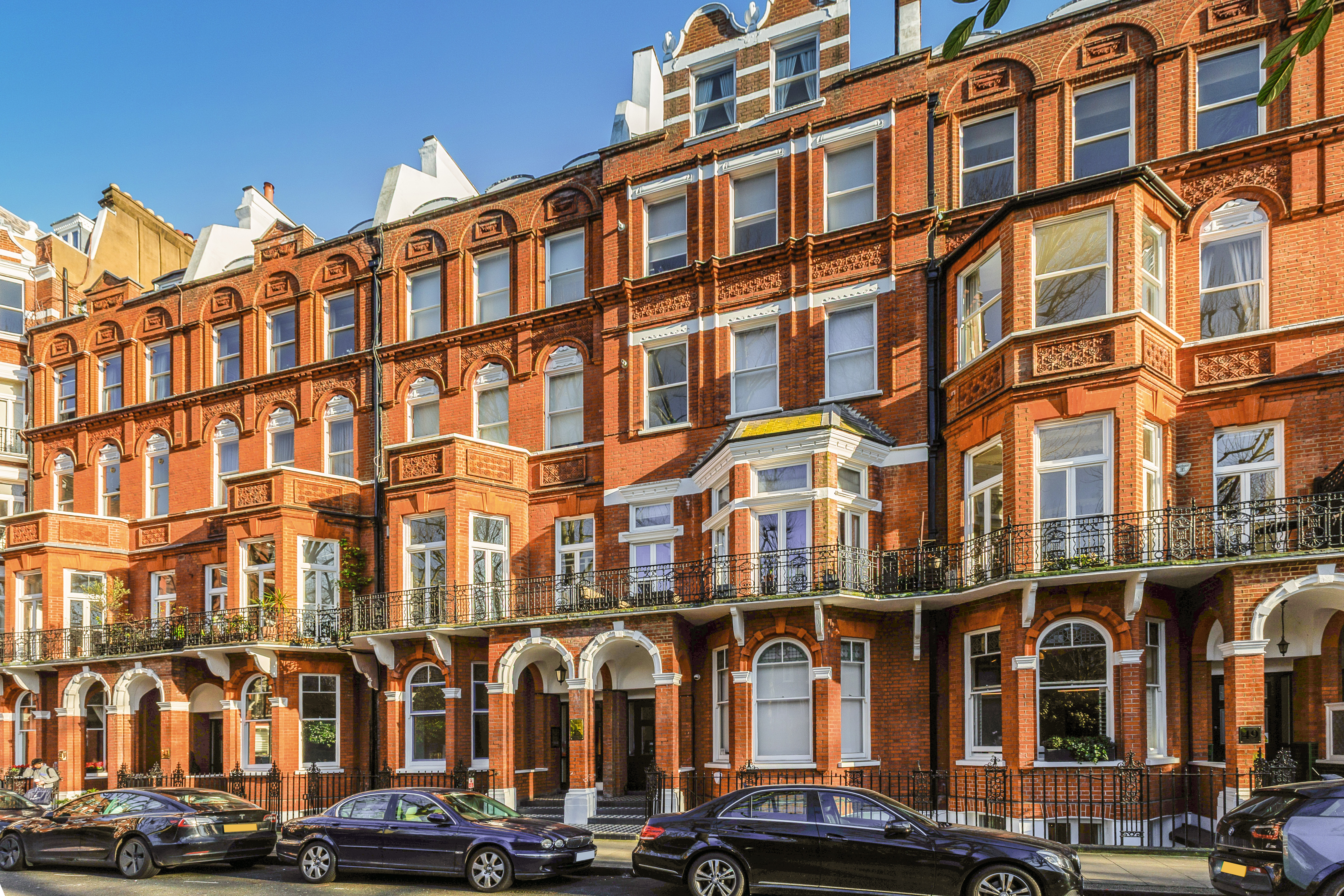 3 bedroom flat for sale 0