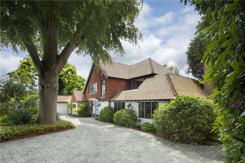6 bedroom detached house for sale 0