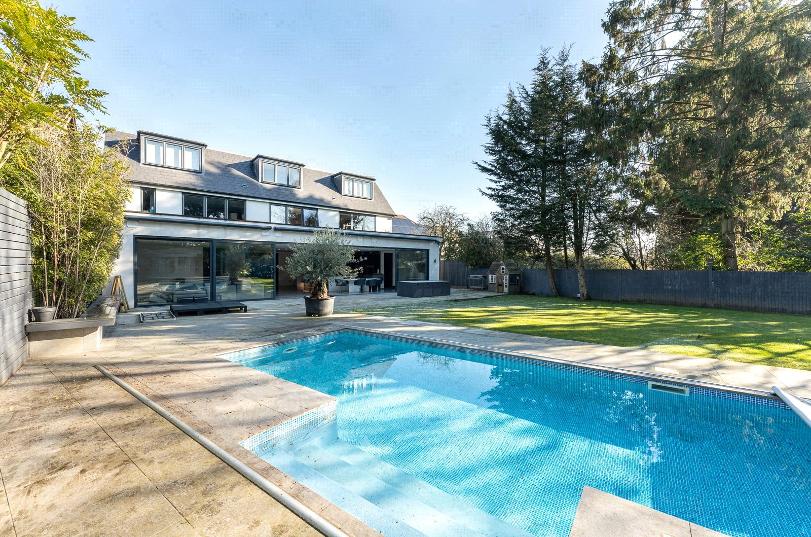 5 bedroom detached house for sale 0