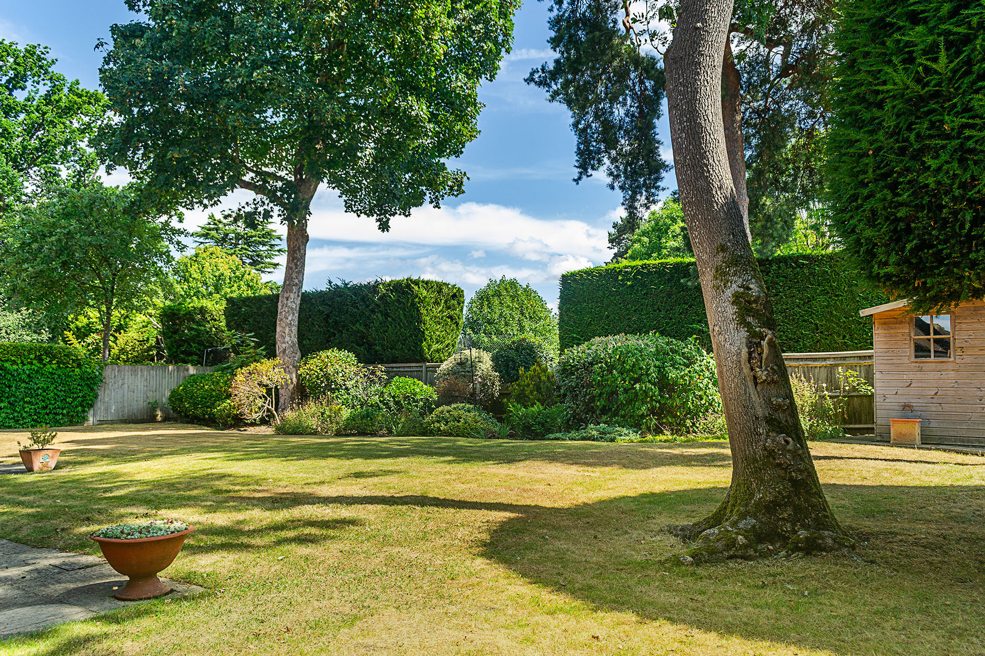 6 bedroom detached house for sale 0