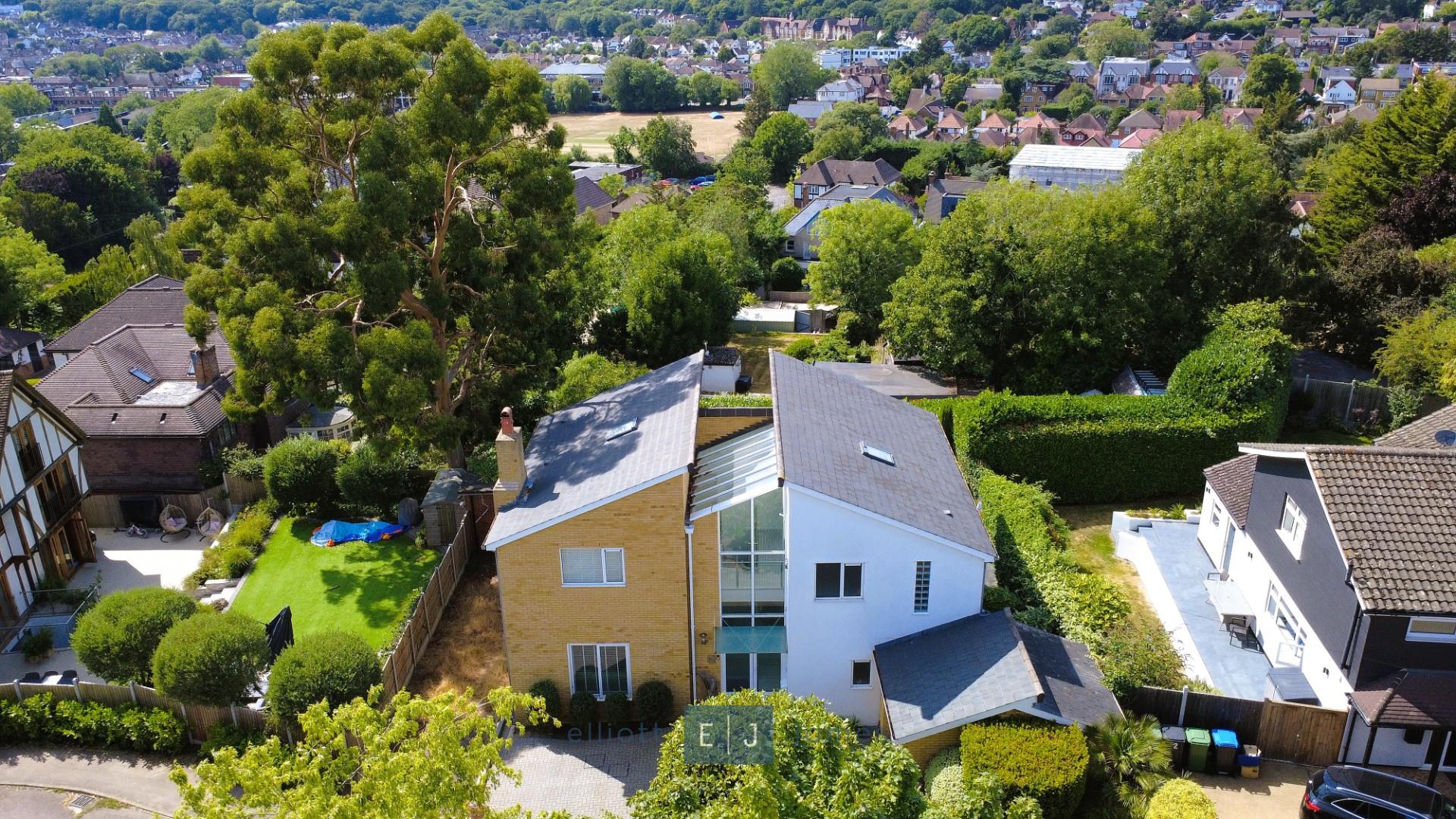 4 bedroom detached house for sale 0