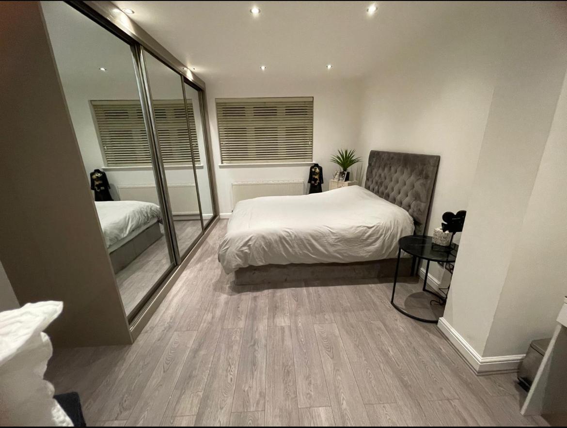 Kingfisher Avenue, Redbridge, London photo 5