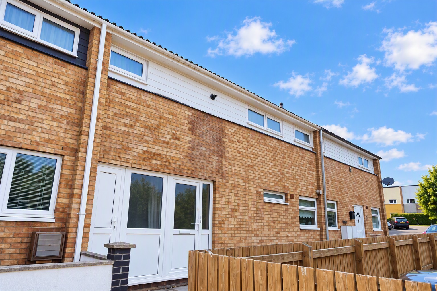 52, West Roedin, Cwmbran photo 2