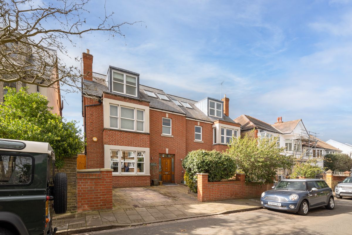 5 bedroom semi-detached house for sale 0