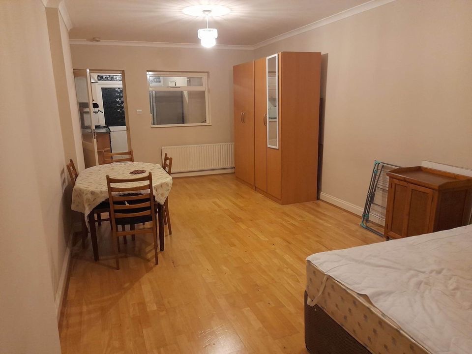Clifford Road, Hounslow photo 5