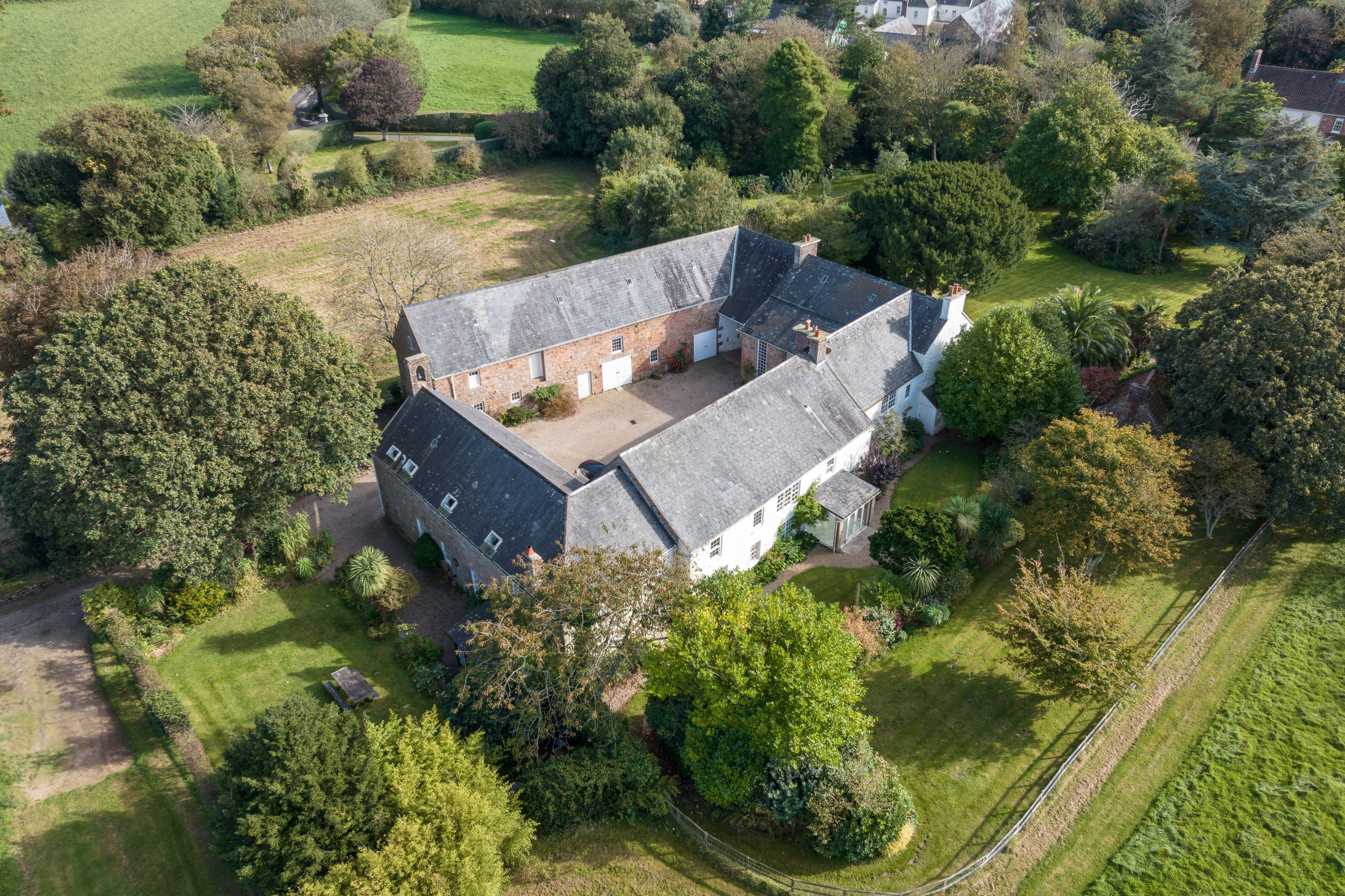 7 bedroom detached house for sale 0