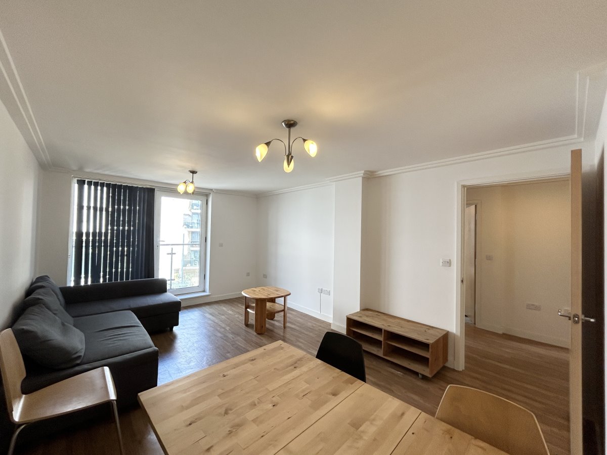 2-bed flat on 17, Horsted Court, 4 Fleet Street, £1,500/mo