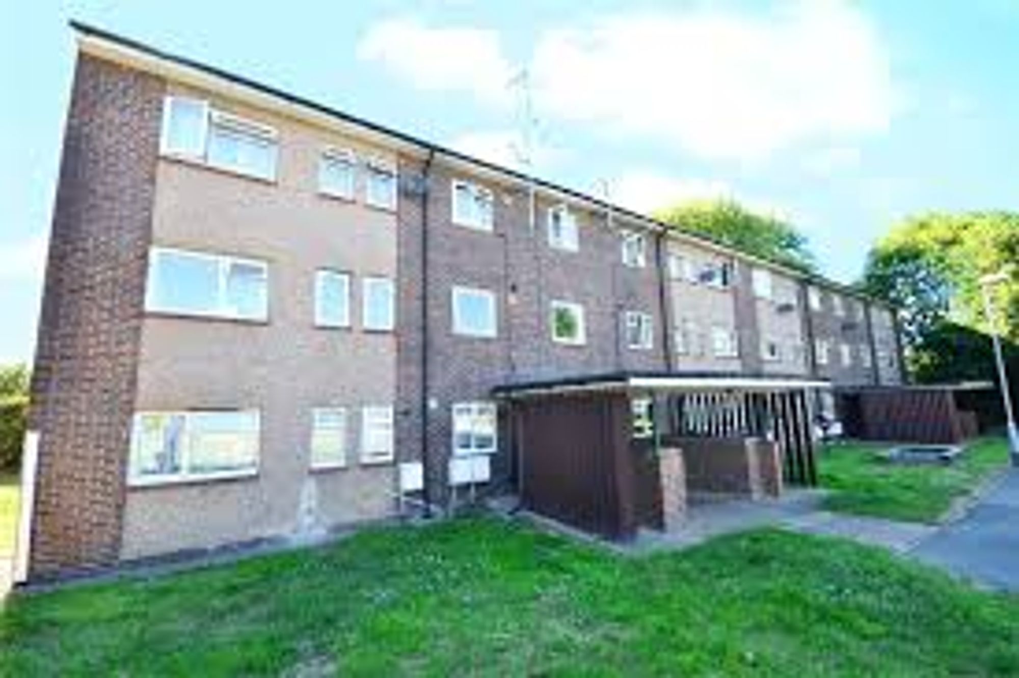 24 Perry Oaks, Bracknell photo 3