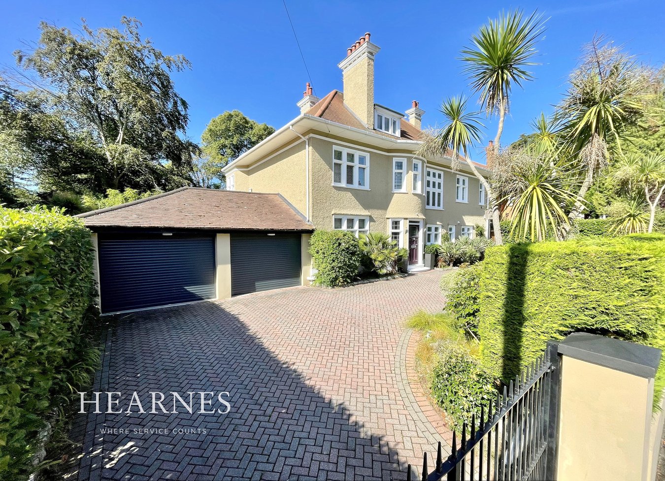 6 bedroom detached house for sale 0