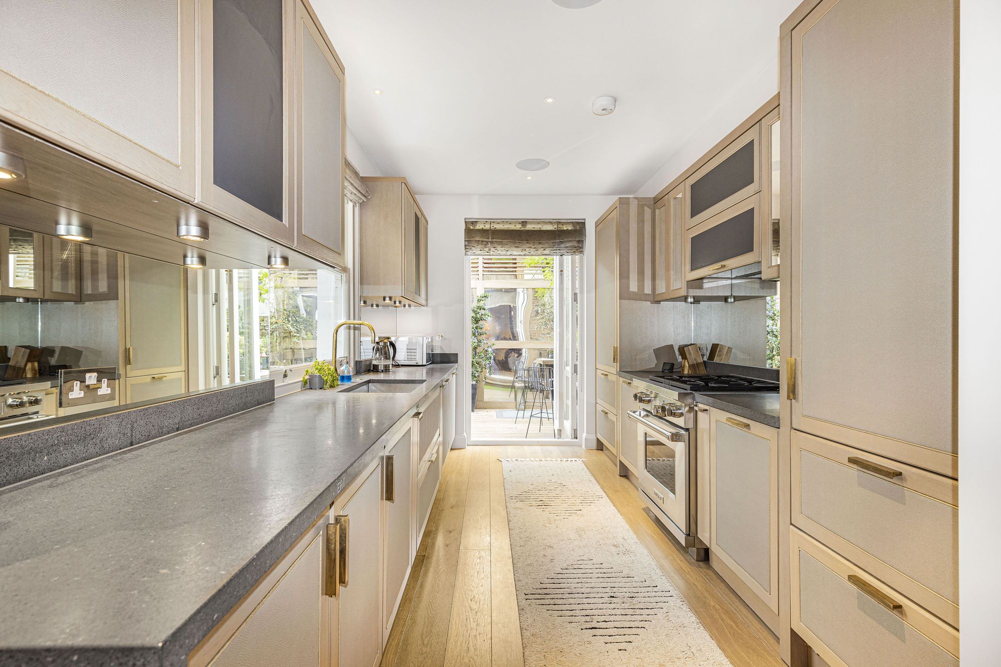 5 bedroom semi-detached house for sale 0