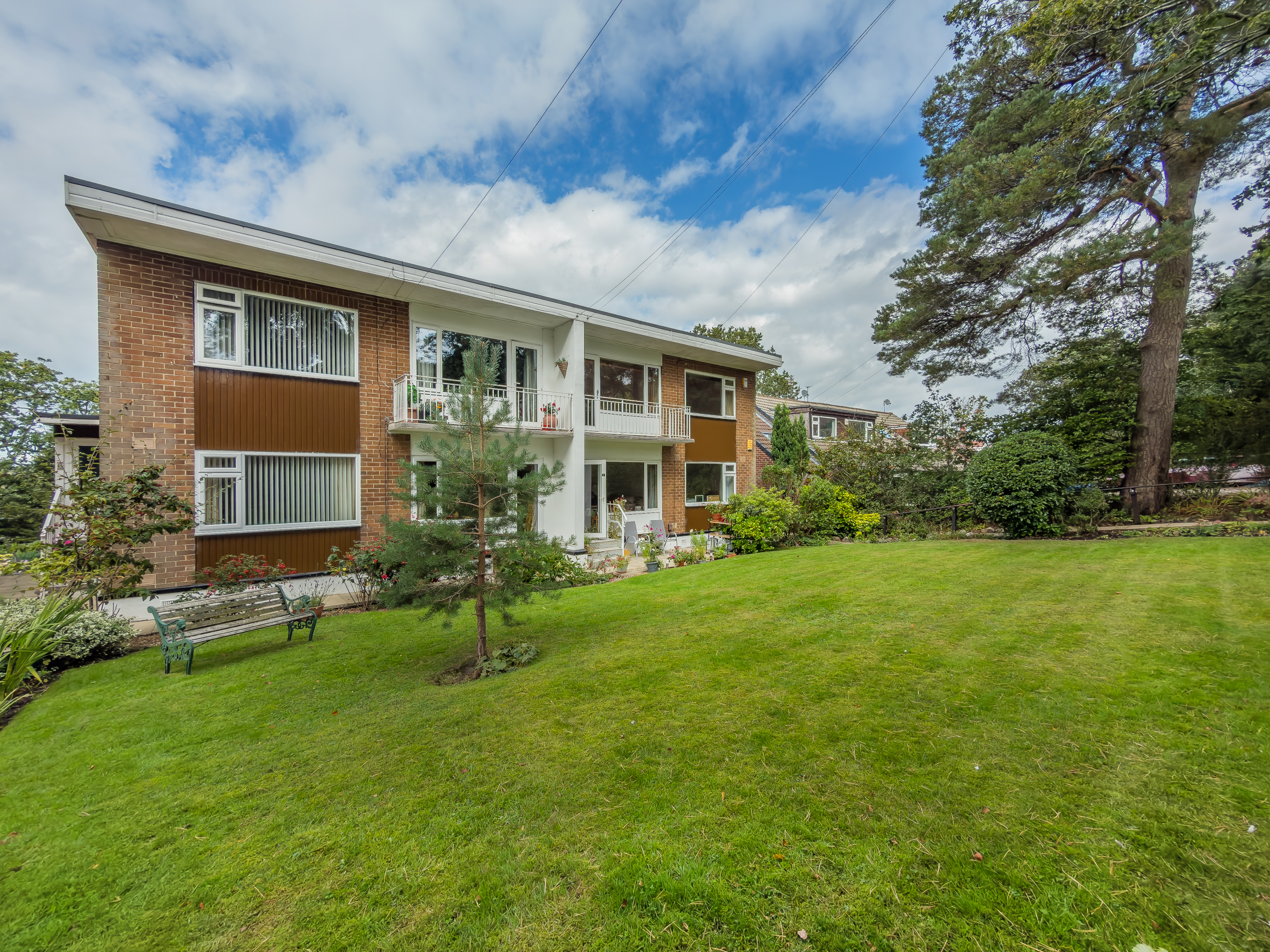 8, Hillcrest Rise, Leeds photo 2