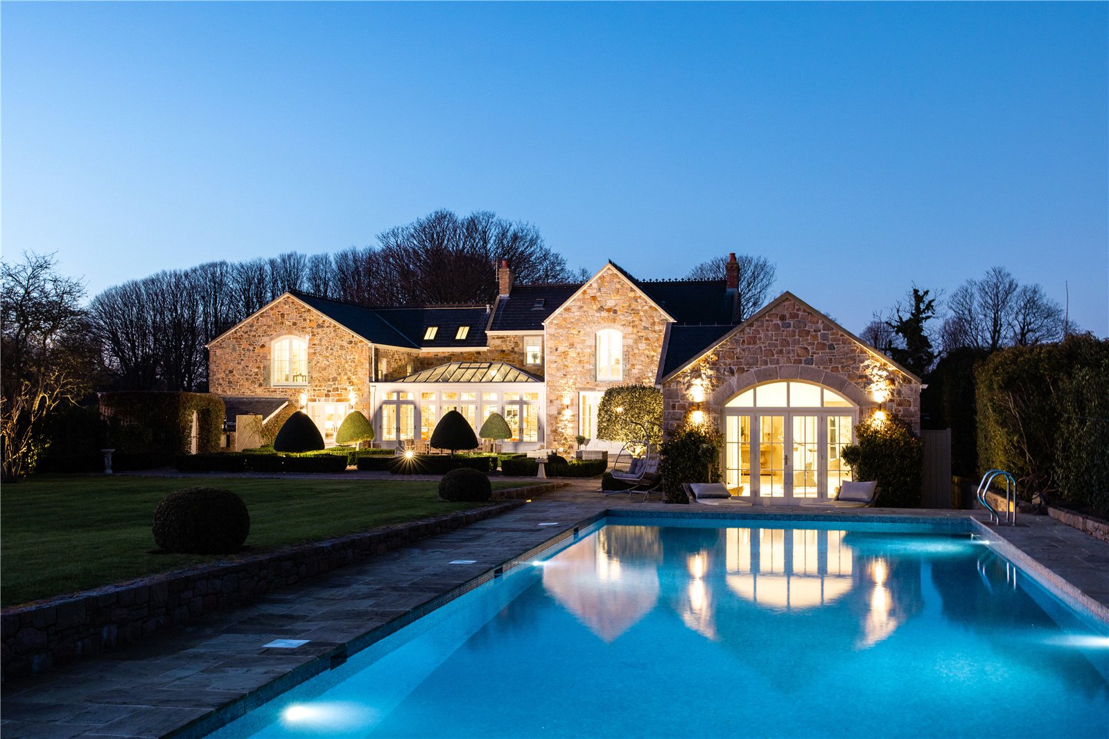 Best Coastal Towns to Buy Property in the UK