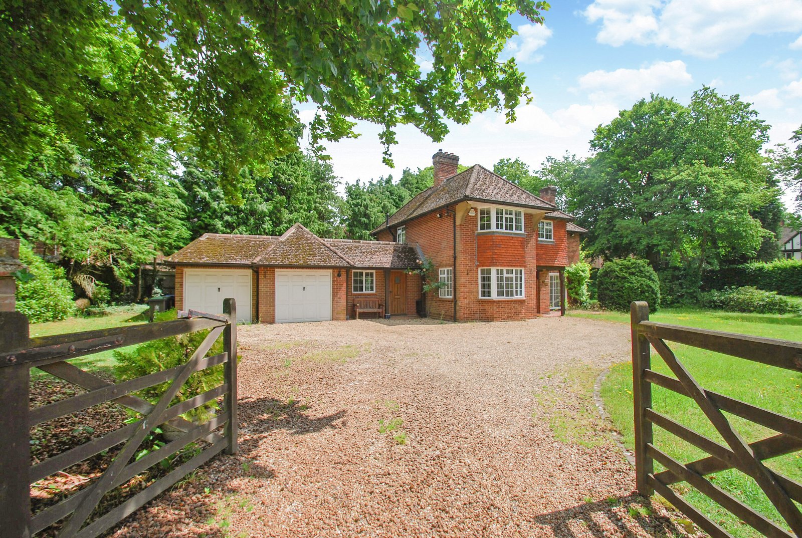 5 bedroom detached house for sale 0