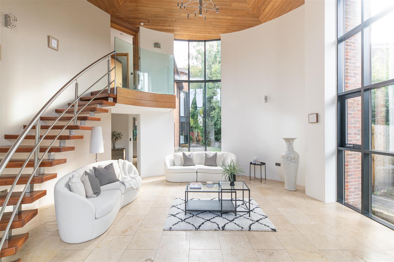 5 bedroom detached house for sale 0