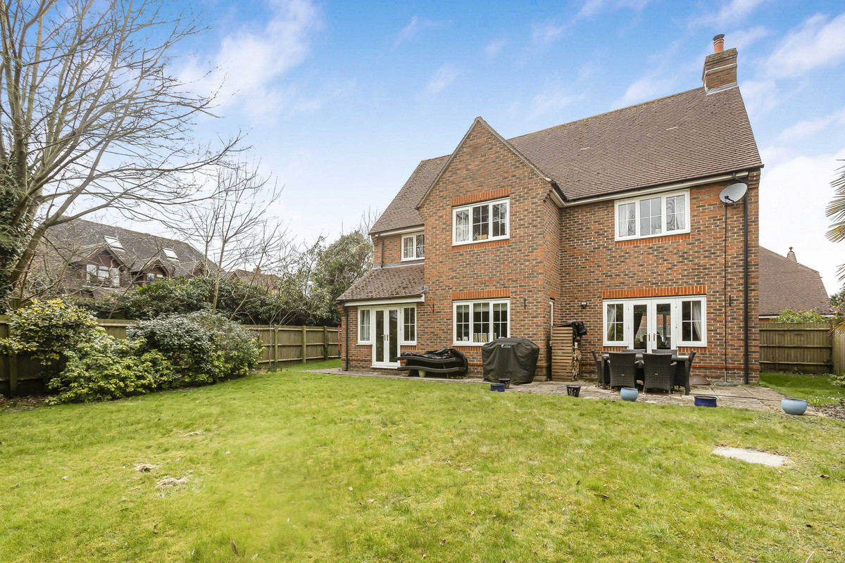 5 bedroom detached house for sale 0