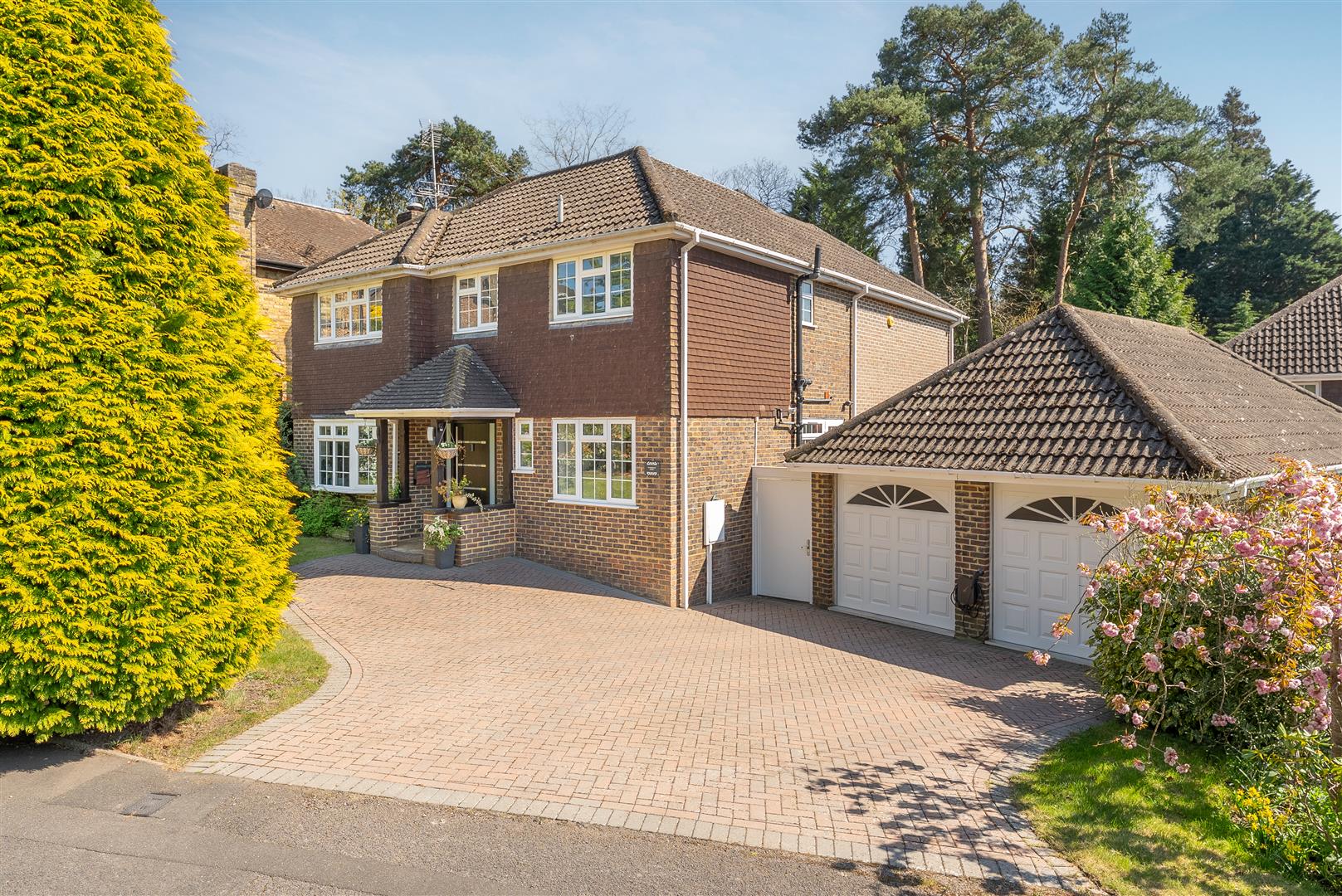 4 bedroom detached house for sale 0