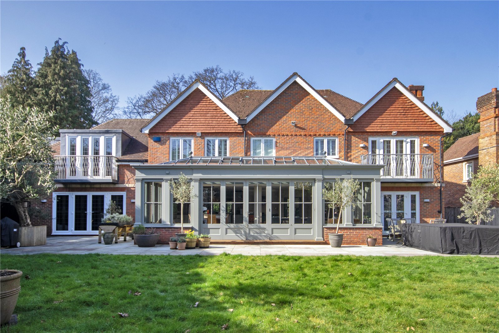 5 bedroom detached house for sale 0