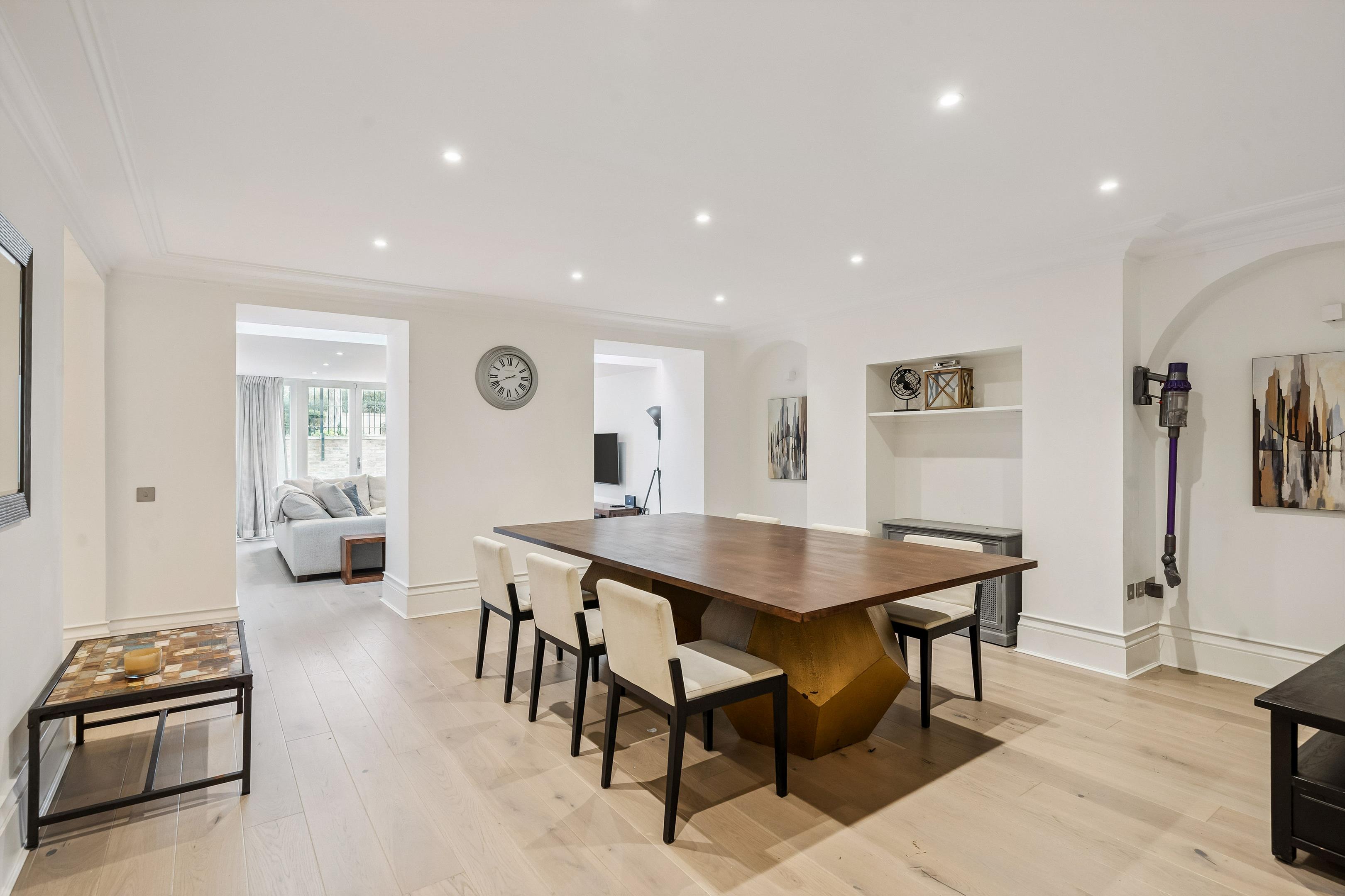 3 bedroom flat for sale 0