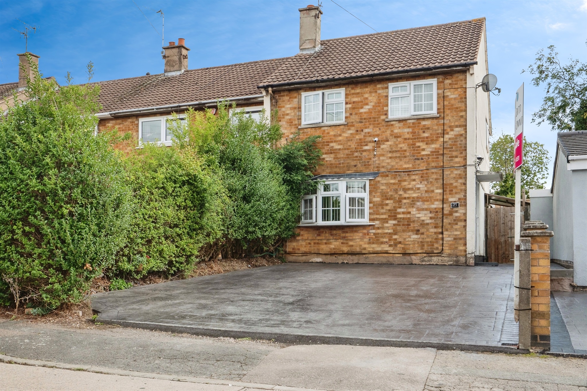 3-bed other on Kinsdale Drive, Leicester LE5, £280,000