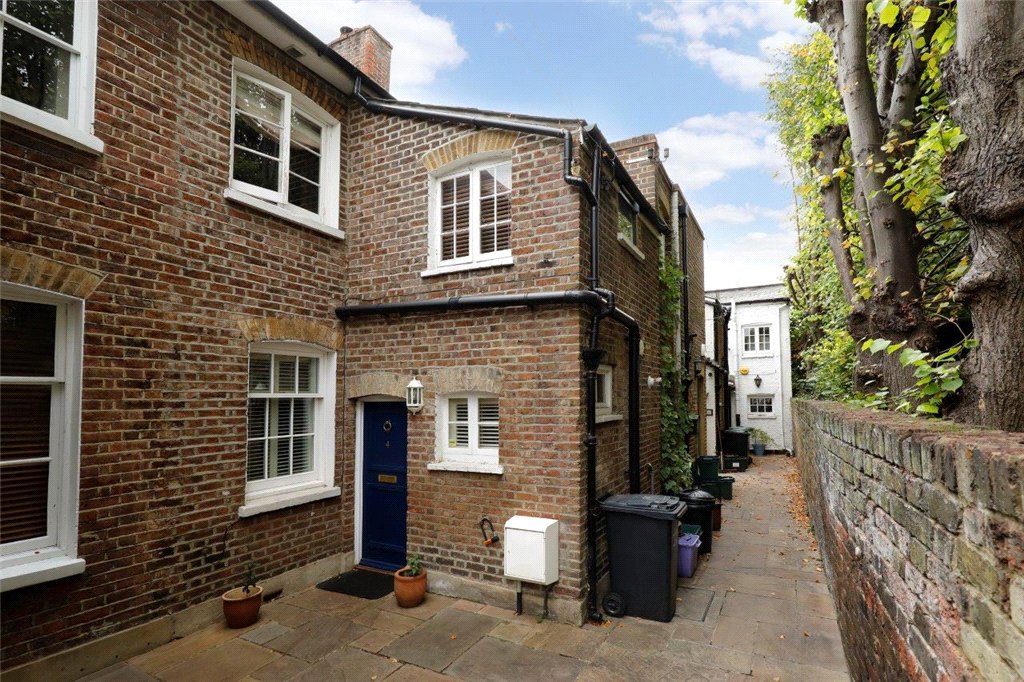 3 bedroom terraced house for sale 0