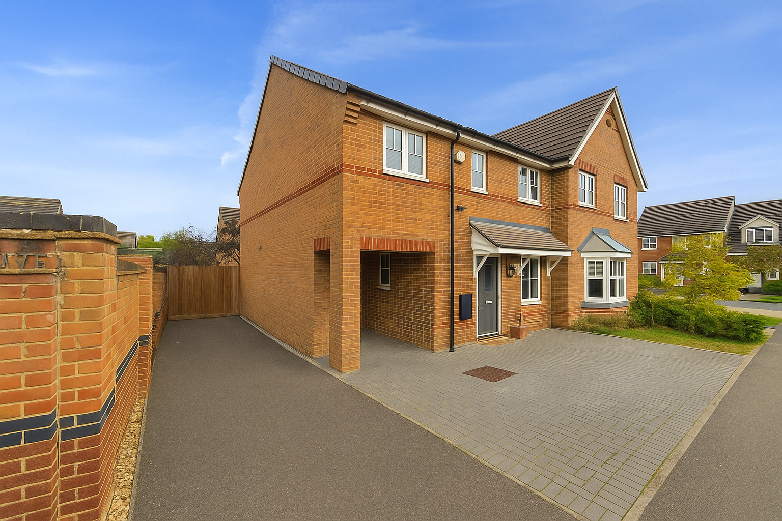 31, Thomas Chapman Grove, Northampton photo 2