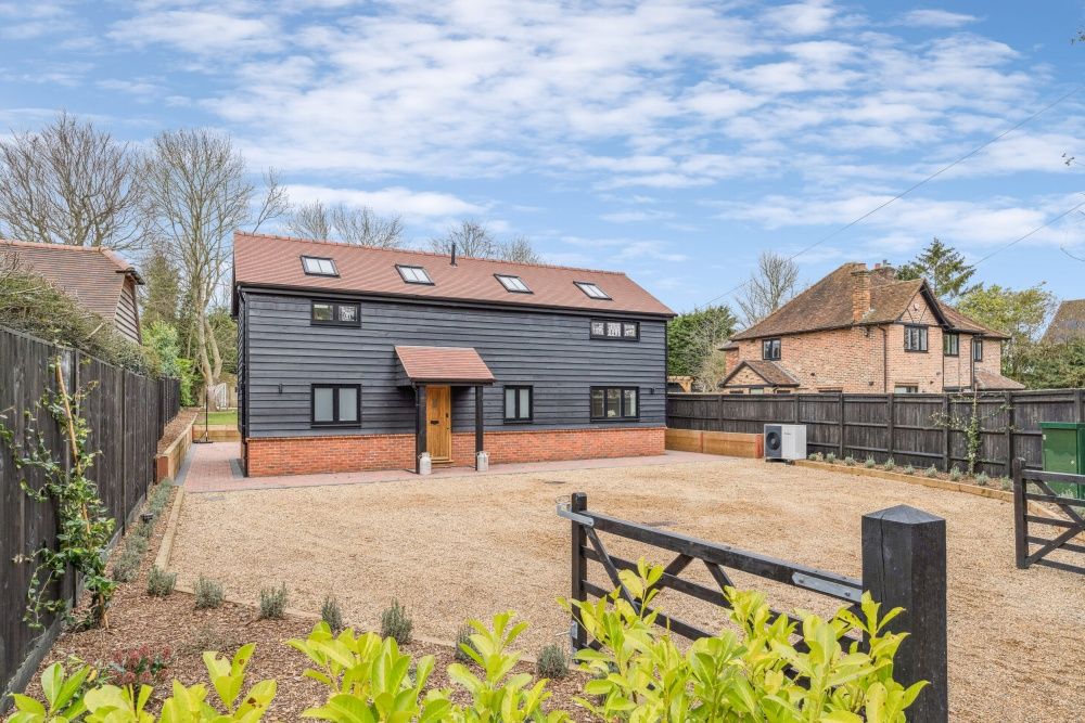 3 bedroom detached house for sale 0