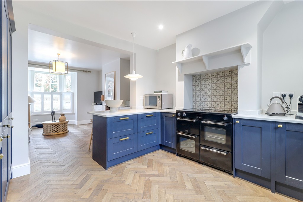 6 bedroom link-detached house for sale 0