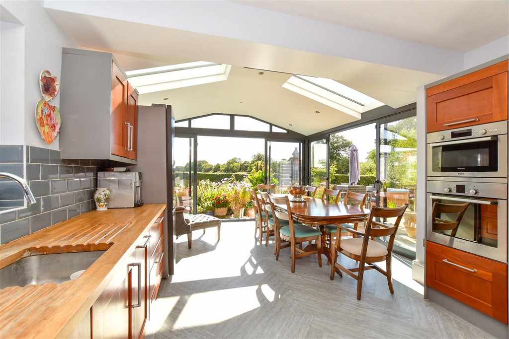 4 bedroom detached house for sale 0