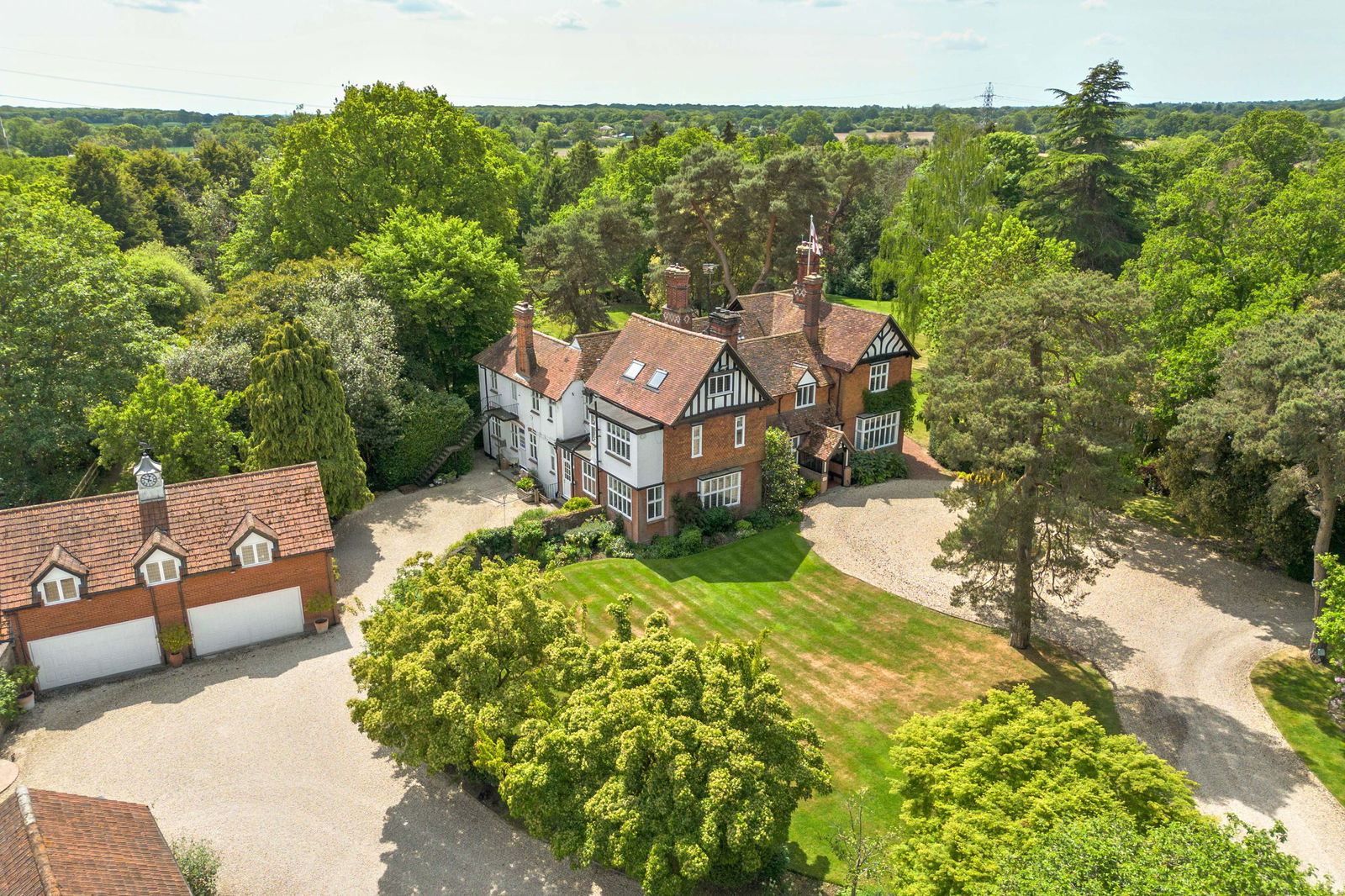 7 bedroom detached house for sale 0
