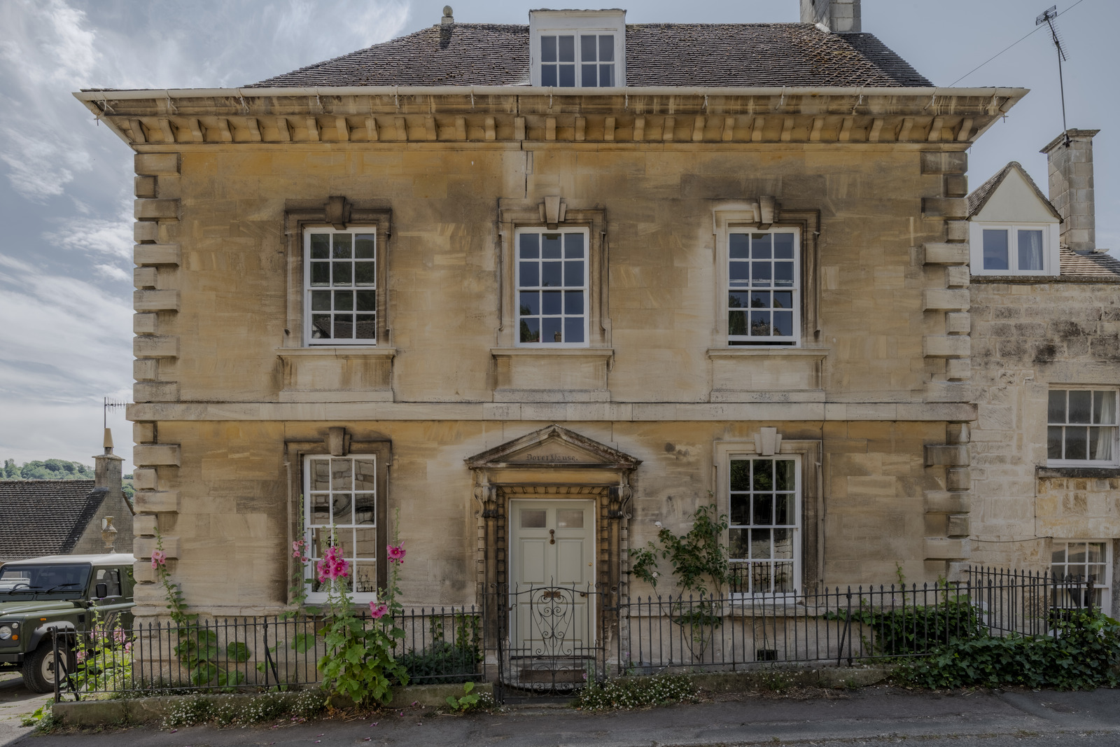 4 bedroom semi-detached house for sale 0