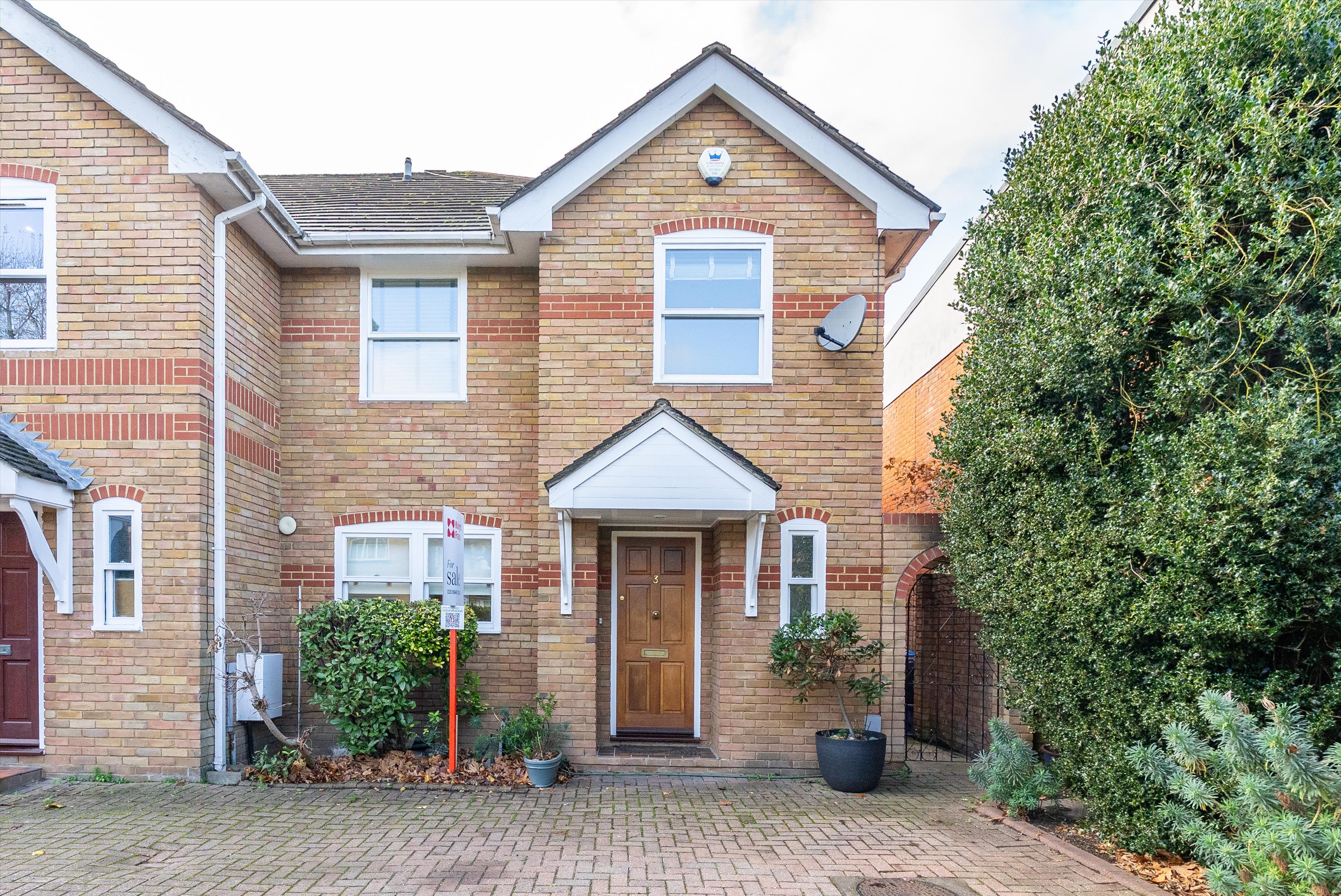 4 bedroom end terrace house for sale 0