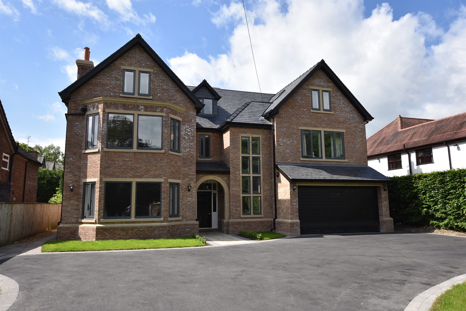 6 bedroom detached house for sale 0