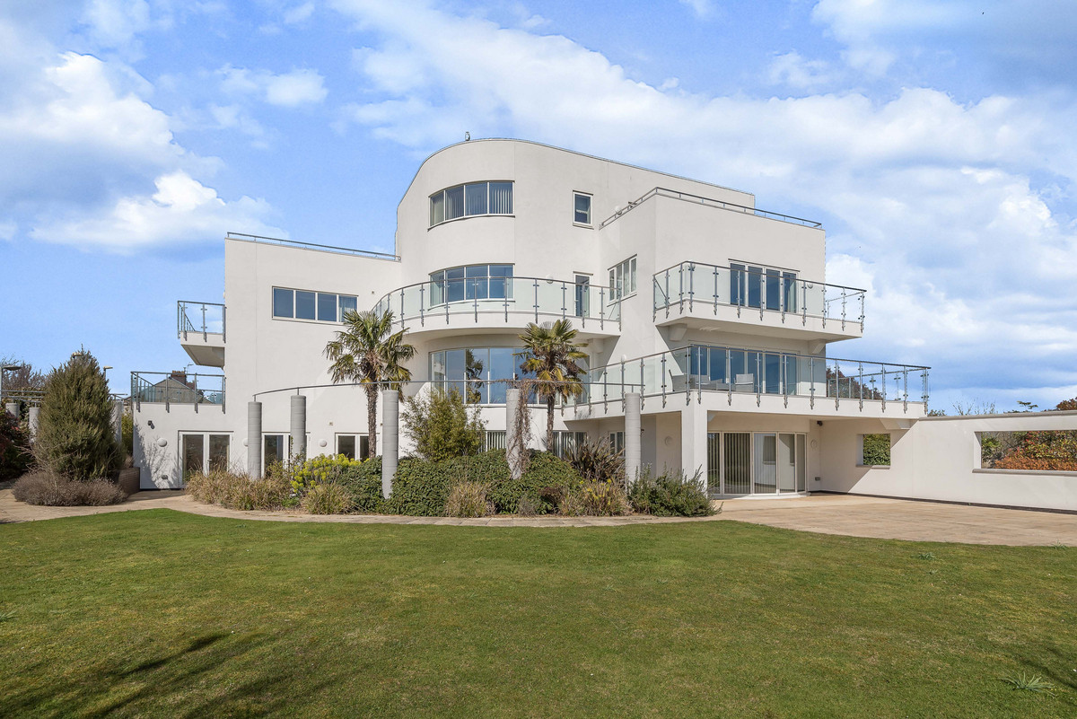 What Makes a Property Unmortgageable in the UK?